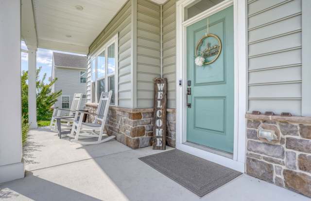 Here is YOUR CHANCE to Live in the MODEL HOME a 4 Bed 3 Bath Model Home!! Gallery 4