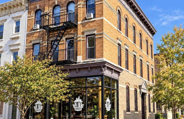 1138 SUMMIT AVE Gallery 1