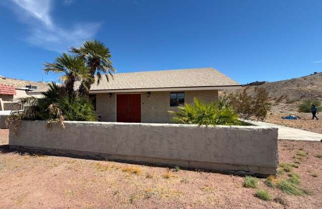 3 Bdrm Furnished Winter Rental with Utilities included, Near center of town Gallery 1