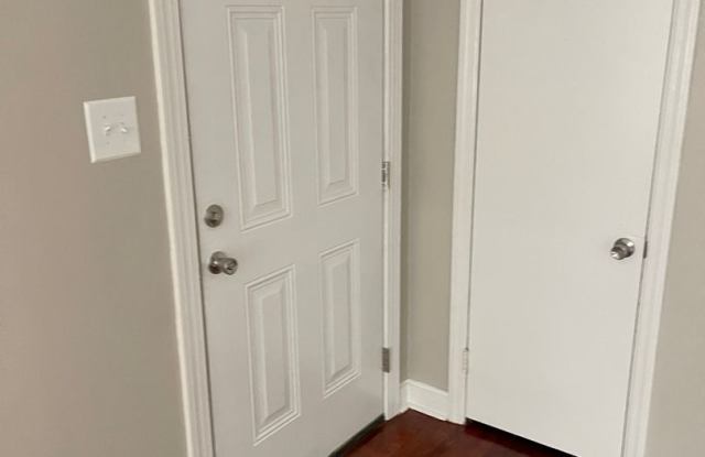 Charming 3 BR, 1 BA home in Goldsboro *close to SJAFB* Gallery 4