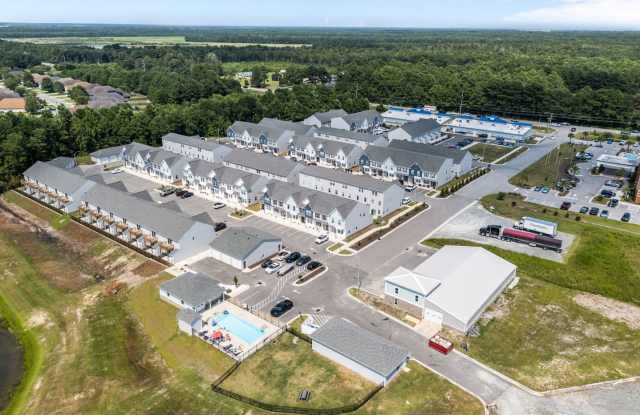 END UNIT Townhome-Pond View-Detached Garage-First Floor Master Gallery 4