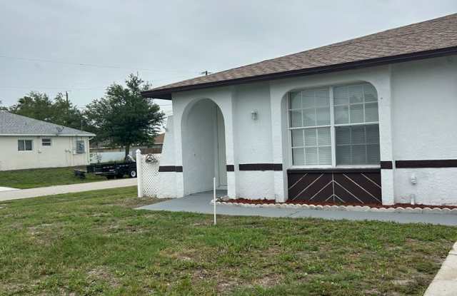 Welcome Home! Spacious 3-Bedroom, 2-Bathroom Duplex with Garage photos photos