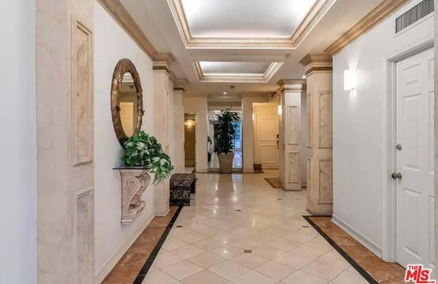 121 N Almont Dr Gallery 2