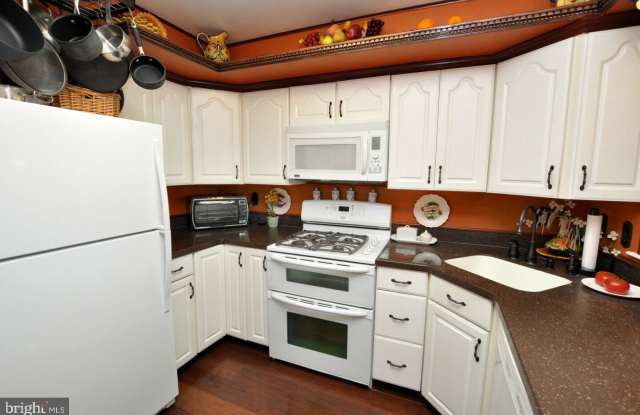 8406 CYPRESS COURT Gallery 4