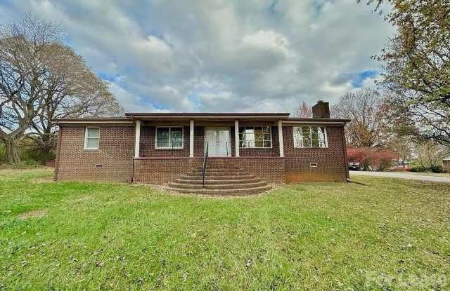 8002 Browne Road Gallery 1