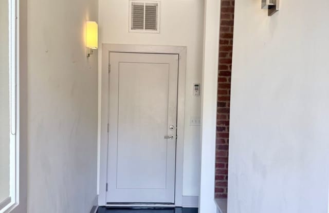 3 bedroom/3.5 baths/ 12th S Gallery 4