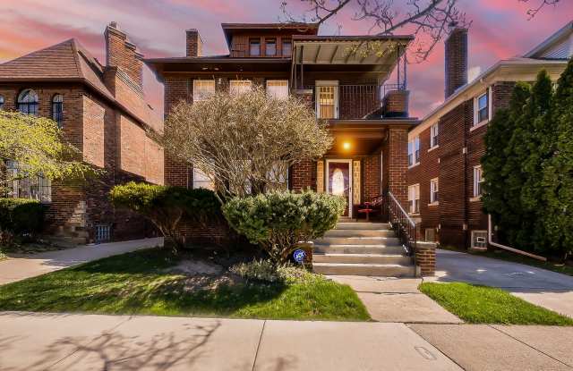 Welcome to this charming 2 bedroom, 1 bathroom home in the desirable Grosse Pointe Park, MI. photos photos