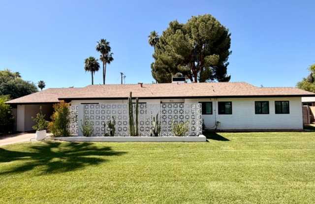 Updated Central Phoenix 3 bed, 2 bath with open layout, stainless steel appliances, and large irrigated backyard near Downtown and light rail. photos photos