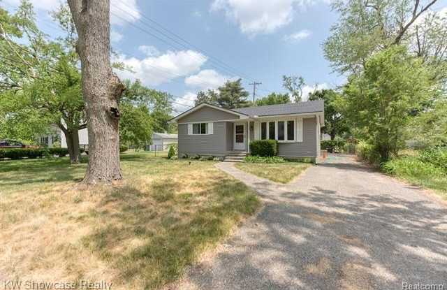 4035 CIRCLE Boulevard photos photos
