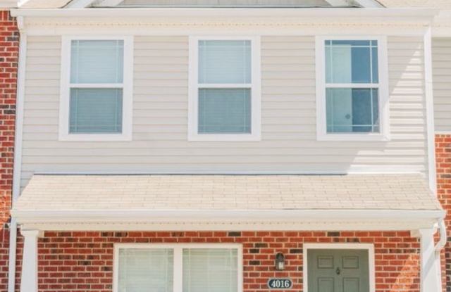 3 BR/ 2.5 BA Townhome in Somerset Springs in Spring Hill! Club House pool, workout area, etc.. photos photos