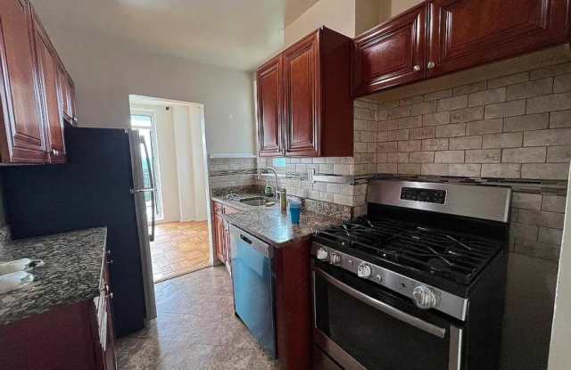 5355 Henry Hudson Parkway West Gallery 3