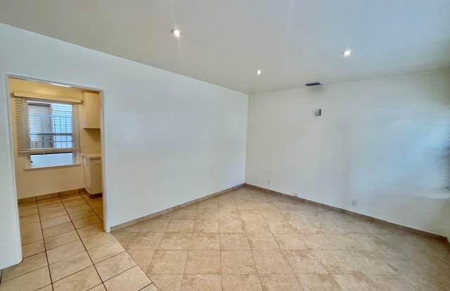 Bright  Spacious Unit in the Heart of Burbank – Utilities Included! photos photos