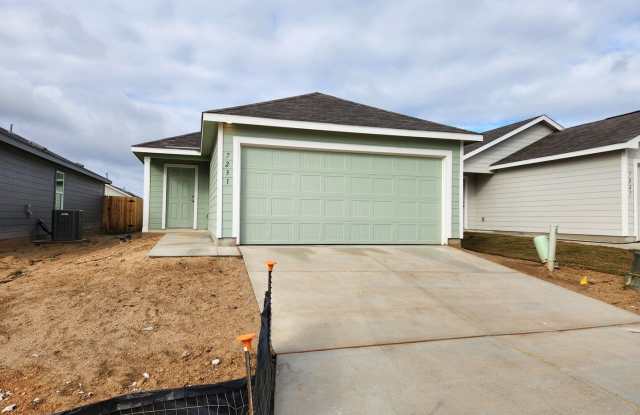 Desirable home for rent in Silos with 4 beds, 2 bath! Gallery 1