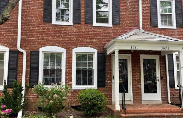 Gorgeous 2 Bed 2 Bath Interior Townhome In Desired Fairlington Villages photos photos