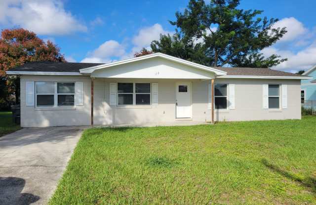 Three-Bedroom Winter Haven Home Gallery 1