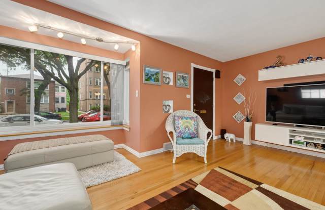 1320 Brummel Street Gallery 4