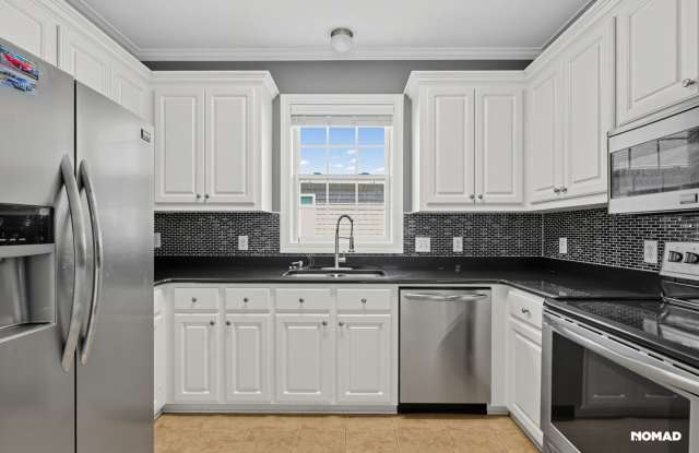 Charming 2BR House in Columbia Gallery 4