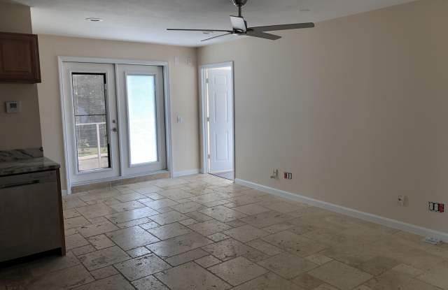 477 SE Riverside Drive photos photos 477 SE Riverside Drive photos photos