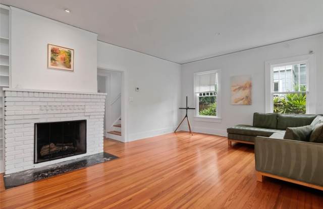 126 8TH Avenue NE Gallery 4