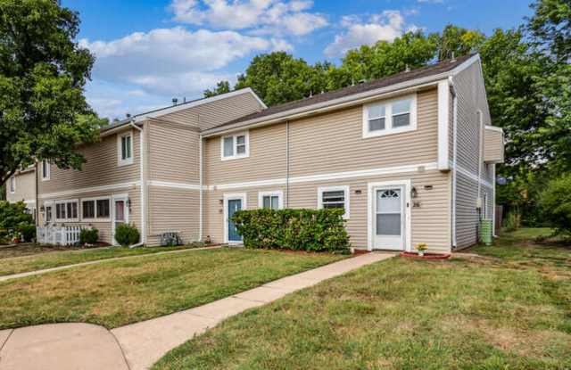 Chisholm Creek Condominium - 26 North Lansdown Street, Wichita, KS 67220