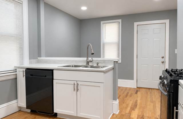 Spacious 4 Bedroom 2 Bathroom Home in Minneapolis! Gallery 4