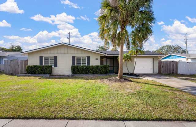 BEAUTIFULLY MAINTAINED 3 BEDROOM, 2 BATHROOM + 1 CAR GARAGE SINGLE-FAMILY HOME LOCATED IN THE HEART OF SARASOTA! photos photos