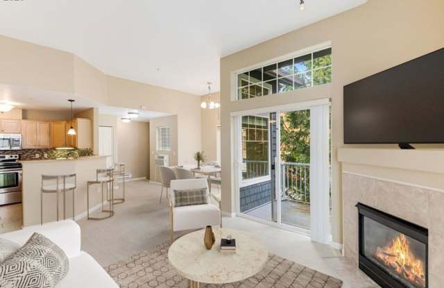 Bright 2BR / 2BA End-Unit Tanasbourne Condo w/ High Ceilings, Gas Fireplace, Private Balcony + Attached Garage photos photos