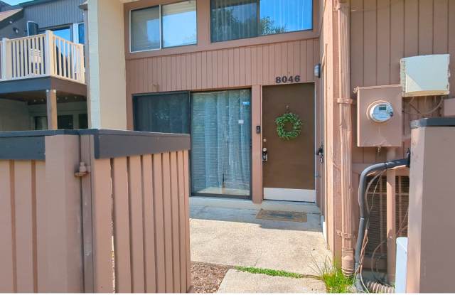 Relaxing 1 Bed 1 bath Townhome With Loft In Beautiful Sequoyah - Water Included photos photos