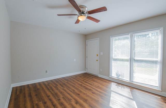 Newly Renovated 2BR, 1.5BA Townhome Gallery 4