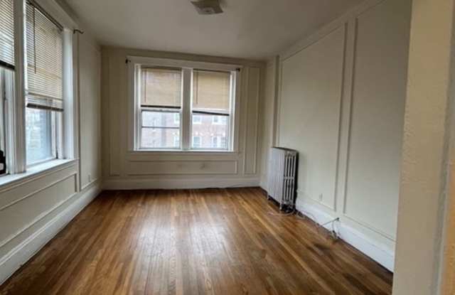1 Bed 1 Bath in Brookline in South Campus Gallery 1