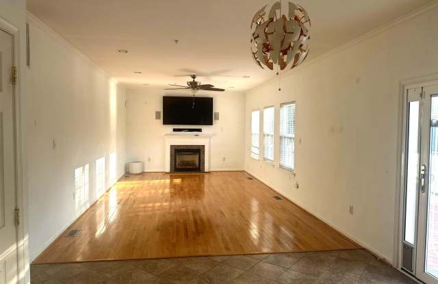 1401 WINDJAMMER Court Gallery 2