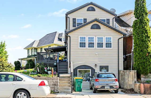 Three bedroom, two full bathrooms house in Enola photos photos