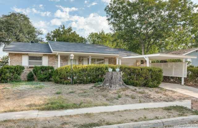 3022 Redstart photos photos