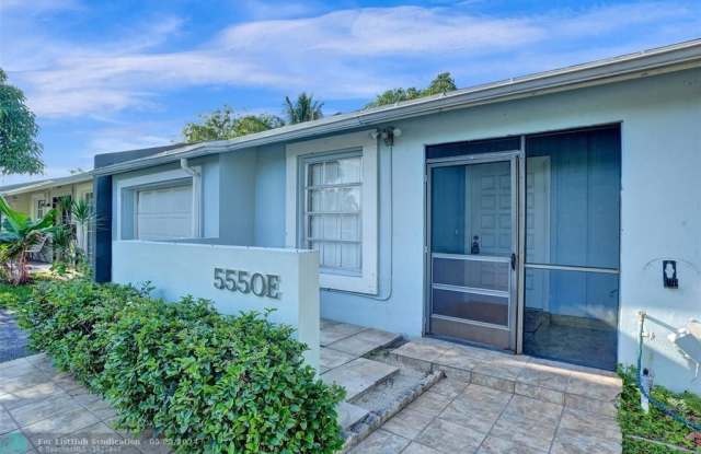 5550 Lakewood Cir S Gallery 2