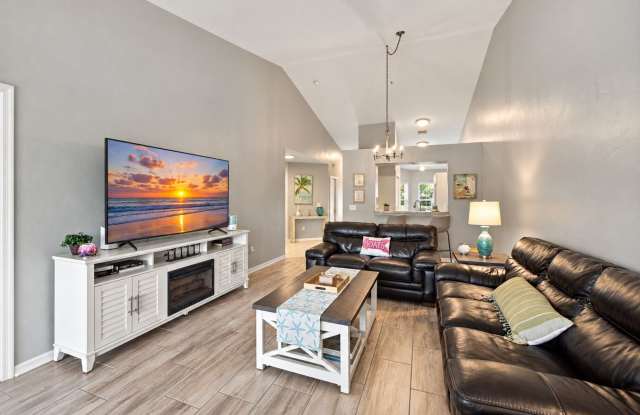 ** BRIARWOOD ** 3 BED / 2.5 BATH - GARAGE - CENTRAL NAPLES - TURNKEY - SEASONAL OR SHORT TERM Gallery 3