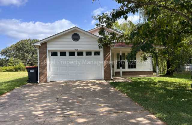 Cute House in Greenwood! 3 bed 1.5 bath 1 car garage photos photos