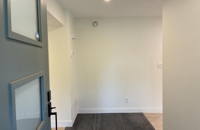7801 N 16th Ln Gallery 3