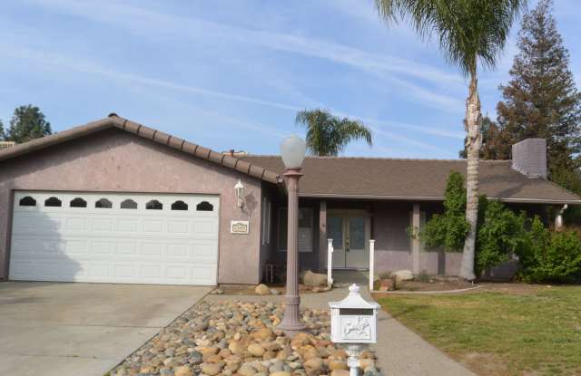 Nice 3 Bed/2 Bath w/POOL + Pool Care & Yard Care Included Located in SW Neighborhood near Schools, Shopping & Parks!  1 year lease Gallery 1