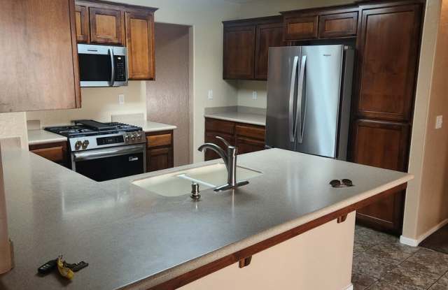 Beautiful Home for rent in Tulare, Ca Gallery 4