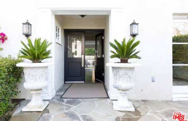 9219 ROBIN Drive Gallery 4