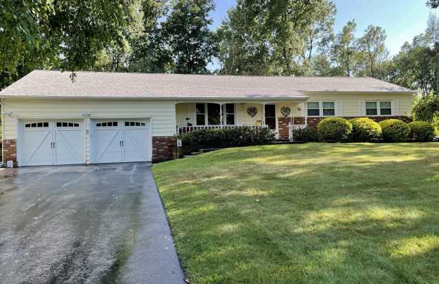 18 Conver Drive - 18 Conver Drive, Saratoga Springs, NY 12866