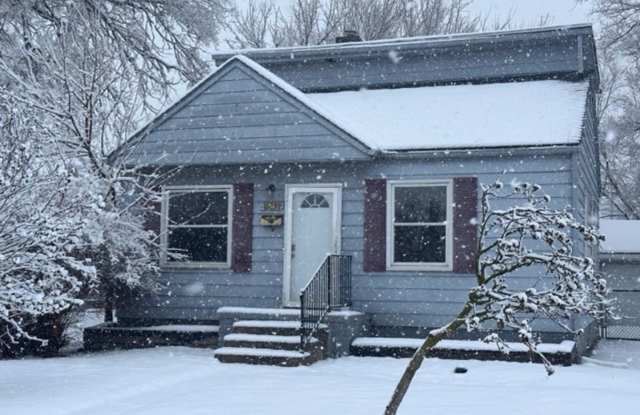 MUST SEE THREE BED 2 BATH EASTPOINTE HOME WITH PROPER MASTER, FINISHED BASEMENT AND GARAGE WITH FENCED IN YARD. - 16299 Nicolai Avenue, Eastpointe, MI 48021