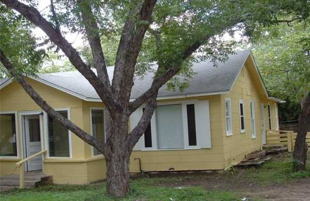 447 Burleson Street - 447 Burleson Street, San Marcos, TX 78666