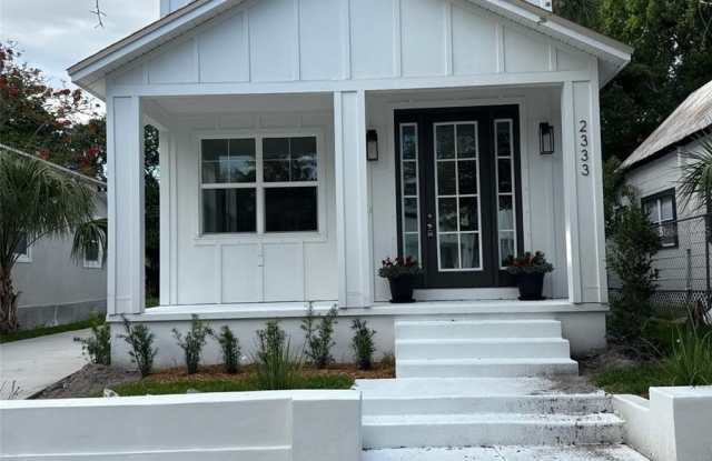 2333 W BEACH STREET photos photos