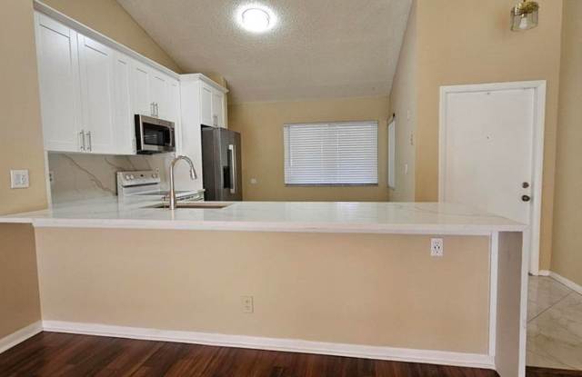 7225 SOLANDRA Lane, Tamarac, FL 33321 - 5338 Gallery 1