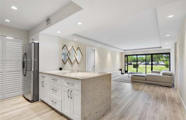 230 Lakeview Drive - 230 Lakeview Drive, Weston, FL 33326 230 Lakeview Drive - 230 Lakeview Drive, Weston, FL 33326