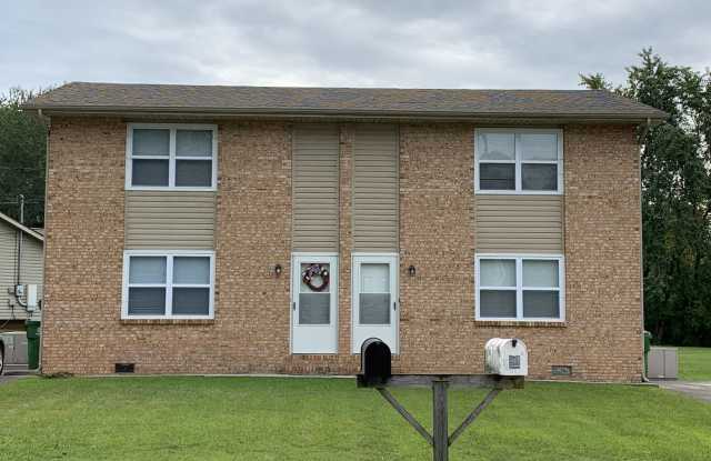 Convenient location , 2 bedroom 1.5 bath 960 sq. ft. Duplex photos photos