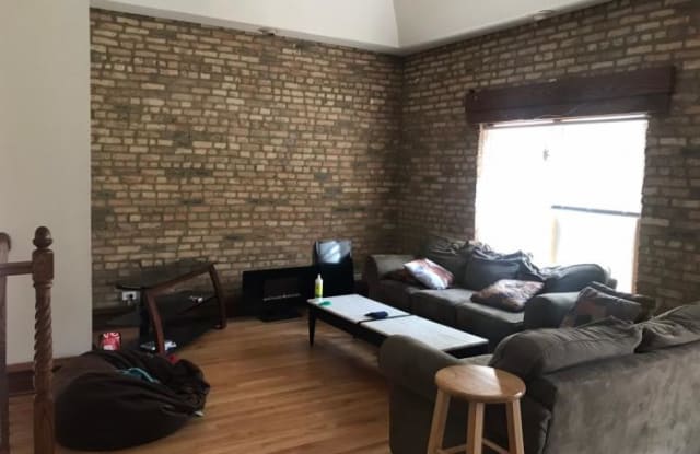 1026 W DAKIN - 1026 West Dakin Street, Chicago, IL 60613