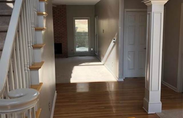 325 Willow Oak Court Gallery 3