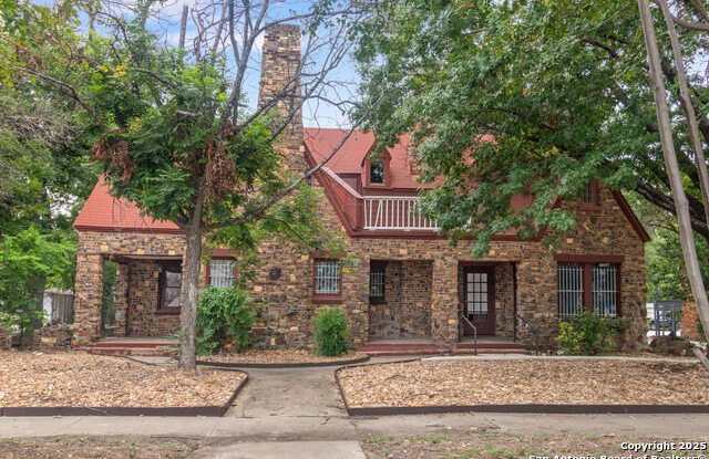 1618 W KINGS HWY photos photos